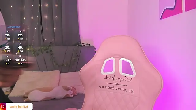 Snapshot of emy_bonita1 chatting on 01/14/25, 01:15 emy bonita1 online show from 01/14/25, 01:15