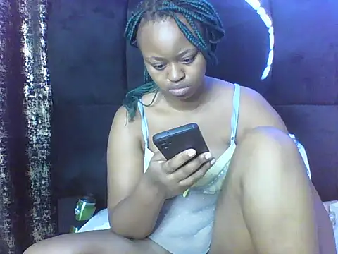Snapshot of Candii_wet_ chatting on 01/25/25, 05:18 Candii wet online show from 01/25/25, 05:18