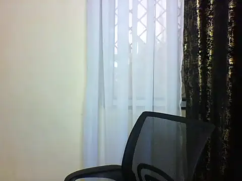 Snapshot of Candii_wet_ chatting on 02/01/25, 02:45 Candii wet online show from 02/01/25, 02:45