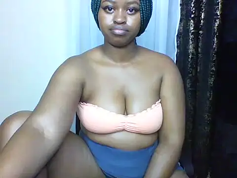Snapshot of Candii_wet_ chatting on 02/07/25, 11:45 Candii wet online show from 02/07/25, 11:45