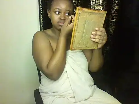 Snapshot of Candii_wet_ chatting on 02/20/25, 12:08 Candii wet online show from 02/20/25, 12:08