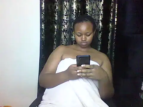 Snapshot of Candii_wet_ chatting on 02/21/25, 12:49 Candii wet online show from 02/21/25, 12:49