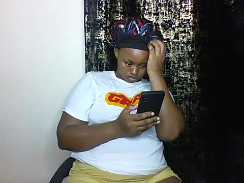Snapshot of Candii_wet_ chatting on 03/11/25, 05:13 Candii wet online show from 03/11/25, 05:13