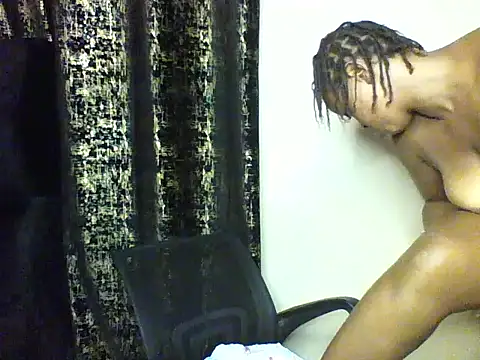 Snapshot of Candii_wet_ chatting on 10/03/25, 07:33 Candii wet online show from 10/03/25, 07:33