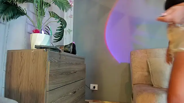 jade brunnette online show from 06/17/26, 08:10