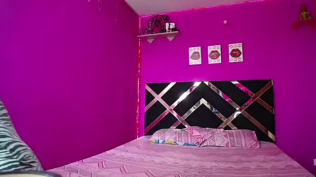 Snapshot of Zaratattoox chatting on 02/06/25, 08:13 Zaratattoox online show from 02/06/25, 08:13