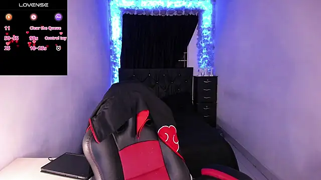 Snapshot of Mariana_Hasper_ chatting on 02/24/25, 11:41 Mariana Hasper  online show from 02/24/25, 11:41