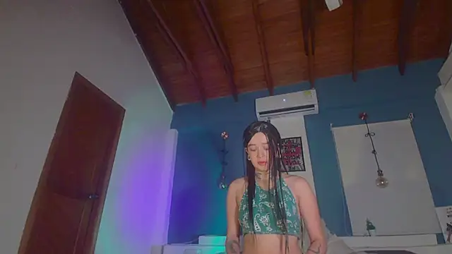 Snapshot of ariana-white- chatting on 09/20/25, 01:28 ariana-white- online show from 09/20/25, 01:28