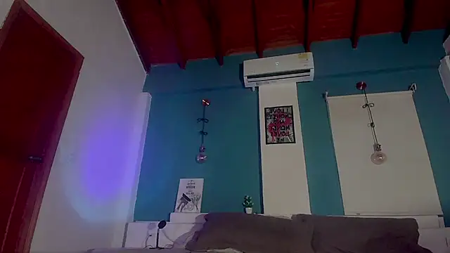 Snapshot of ariana-white- chatting on 10/22/25, 02:23 ariana-white- online show from 10/22/25, 02:23