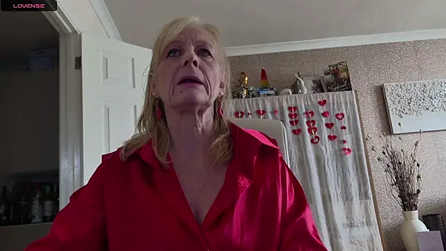 TopazCamgirl online show from 04/15/26, 03:30