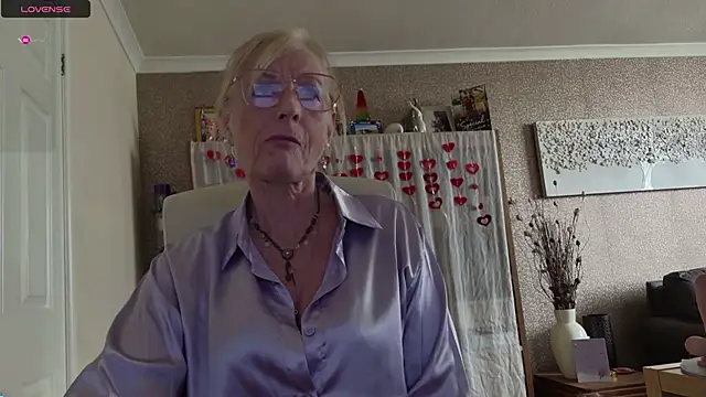 TopazCamgirl online show from 04/17/26, 03:04