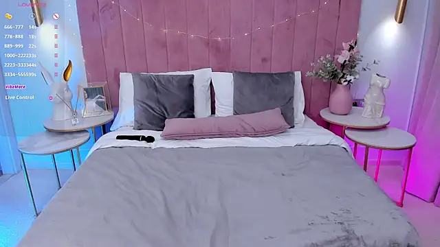 Snapshot of MilaVoxx chatting on 03/13/25, 11:51 MilaVoxx online show from 03/13/25, 11:51