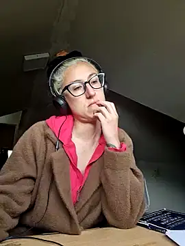 Snapshot of Afrania chatting on 12/25/24, 04:43 Afrania online show from 12/25/24, 04:43