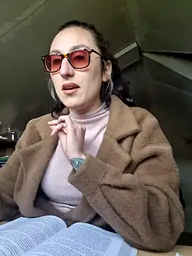 Snapshot of Afrania chatting on 10/28/25, 04:42 Afrania online show from 10/28/25, 04:42