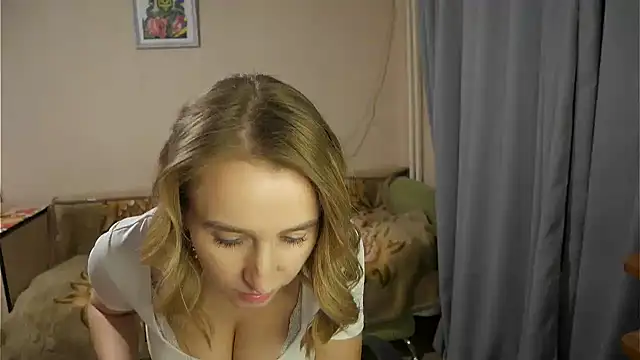 Snapshot of Sophiloren chatting on 01/26/25, 05:44 Sophiloren online show from 01/26/25, 05:44