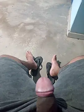 Snapshot of lele9457 chatting on 02/04/25, 01:02 lele9457 online show from 02/04/25, 01:02