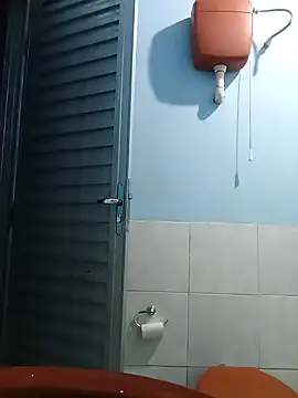 Snapshot of lele9457 chatting on 02/08/25, 01:32 lele9457 online show from 02/08/25, 01:32