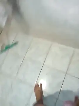 Snapshot of lele9457 chatting on 02/20/25, 07:19 lele9457 online show from 02/20/25, 07:19