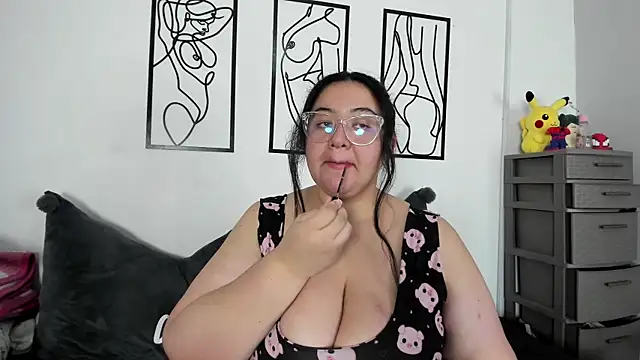 Snapshot of RubyPirsso18 chatting on 06/11/26, 07:23 RubyPirsso18 online show from 06/11/26, 07:23