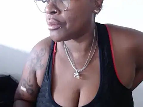 Snapshot of loretybig chatting on 02/19/25, 07:16 loretybig online show from 02/19/25, 07:16