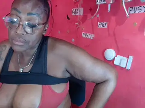 Snapshot of loretybig chatting on 03/18/25, 10:15 loretybig online show from 03/18/25, 10:15