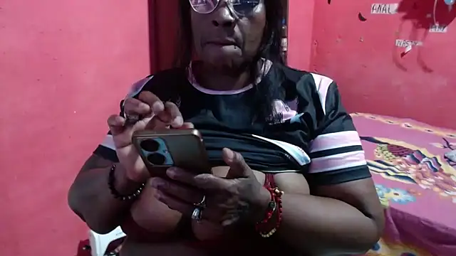 Snapshot of loretybig chatting on 12/14/25, 02:06 loretybig online show from 12/14/25, 02:06