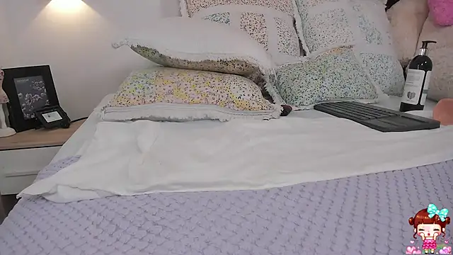 Snapshot of khloe_cutee chatting on 12/24/24, 11:44 khloe cutee online show from 12/24/24, 11:44