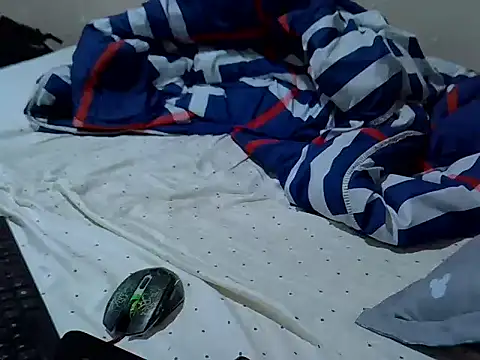 Snapshot of Just_Karu chatting on 11/14/25, 11:35 Just Karu online show from 11/14/25, 11:35