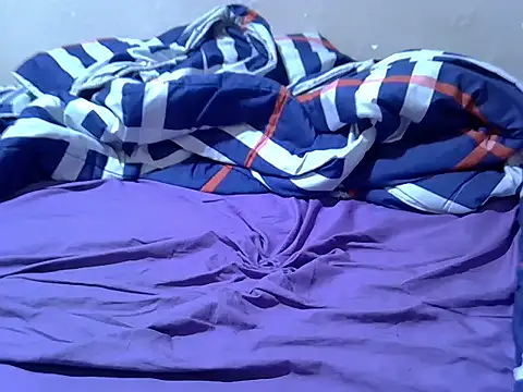 Snapshot of Just_Karu chatting on 12/15/25, 09:46 Just Karu online show from 12/15/25, 09:46