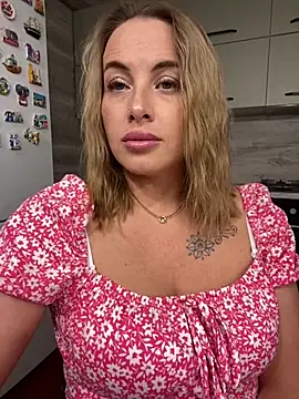 Cute Hot Alice online show from 06/12/26, 09:25