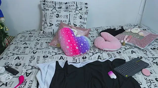 Snapshot of Lorenne_Miller chatting on 12/27/24, 01:00 Lorenne Miller online show from 12/27/24, 01:00