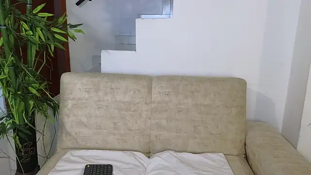 Snapshot of Lorenne_Miller chatting on 09/10/25, 04:34 Lorenne Miller online show from 09/10/25, 04:34