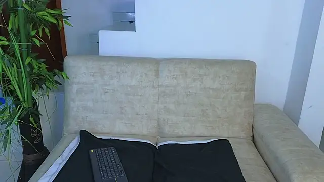 Snapshot of Lorenne_Miller chatting on 09/28/25, 04:07 Lorenne Miller online show from 09/28/25, 04:07