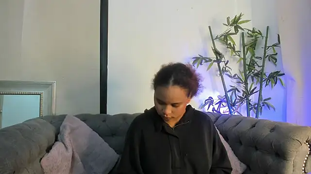 nataly velez online show from 12/02/25, 07:09