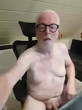 Snapshot of Greyhound70 chatting on 10/01/25, 11:00 Greyhound70 online show from 10/01/25, 11:00