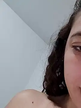 Snapshot of Sweet-diamondxxx chatting on 12/15/24, 06:29 Sweet-diamondxxx online show from 12/15/24, 06:29