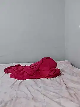 Snapshot of Sweet-diamondxxx chatting on 12/16/24, 05:33 Sweet-diamondxxx online show from 12/16/24, 05:33