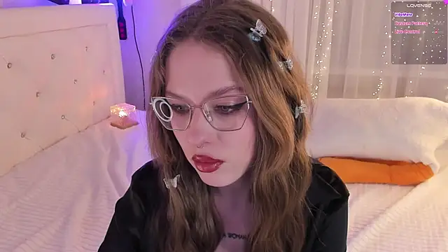 Snapshot of Natural_pussy chatting on 03/18/25, 06:37 Natural pussy online show from 03/18/25, 06:37