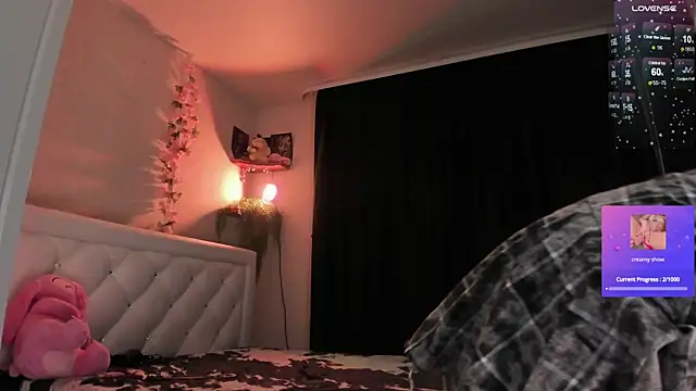 Snapshot of Natural_pussy chatting on 12/21/25, 06:53 Natural pussy online show from 12/21/25, 06:53