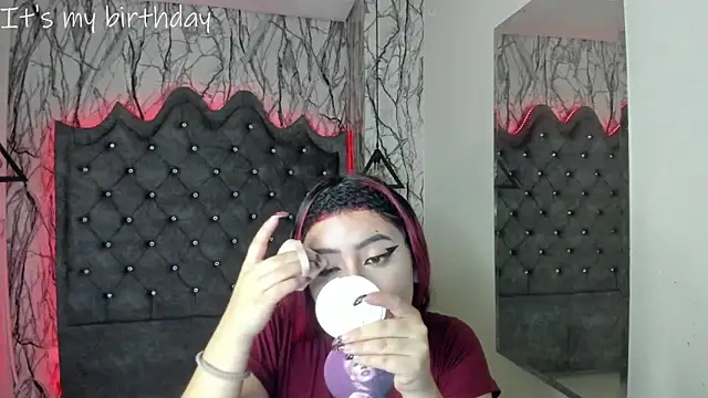 larissa01  online show from 01/28/25, 02:53