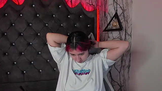 larissa01  online show from 02/07/25, 02:40