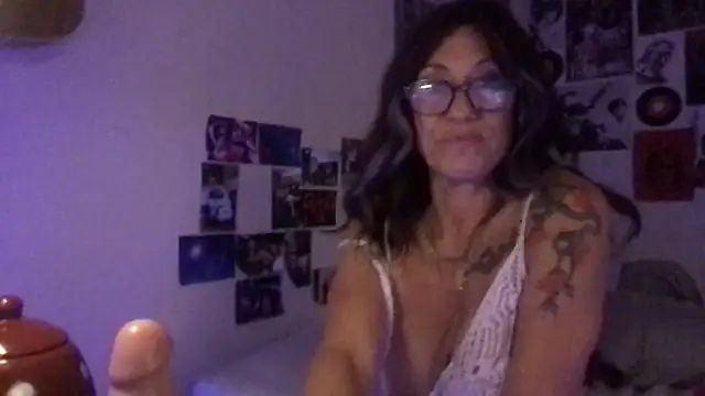 Snapshot of karrmmaa chatting on 11/14/25, 11:09 karrmmaa online show from 11/14/25, 11:09