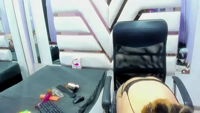 Snapshot of AndrySaenz18 chatting on 01/23/25, 03:16 AndrySaenz18 online show from 01/23/25, 03:16