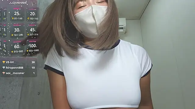 Snapshot of sara__xx__love chatting on 10/19/25, 01:34 sara  xx  love online show from 10/19/25, 01:34