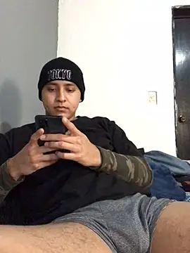 Snapshot of Slow_Kmazutra chatting on 01/17/25, 08:33 Slow Kmazutra online show from 01/17/25, 08:33