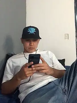 Snapshot of Slow_Kmazutra chatting on 02/24/25, 08:47 Slow Kmazutra online show from 02/24/25, 08:47