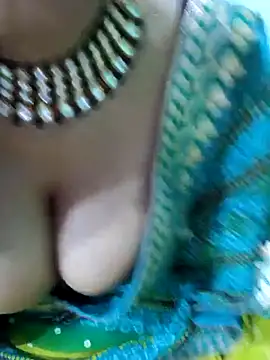 Snapshot of Savita_hotmom chatting on 03/13/25, 05:18 Savita hotmom online show from 03/13/25, 05:18