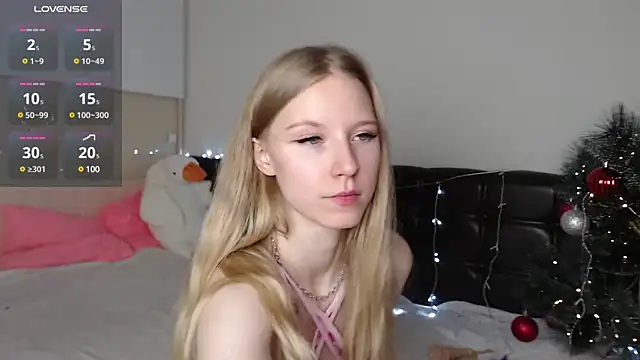 Snapshot of Cutieblondegirl chatting on 01/05/25, 08:10 Cutieblondegirl online show from 01/05/25, 08:10