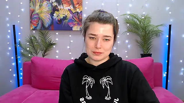 Snapshot of _Sun_Shy_ chatting on 02/06/25, 01:10 Sun Shy online show from 02/06/25, 01:10