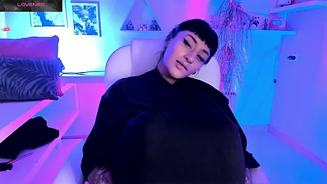 Snapshot of Valkiria_ponce chatting on 10/11/25, 05:28 Valkiria ponce online show from 10/11/25, 05:28